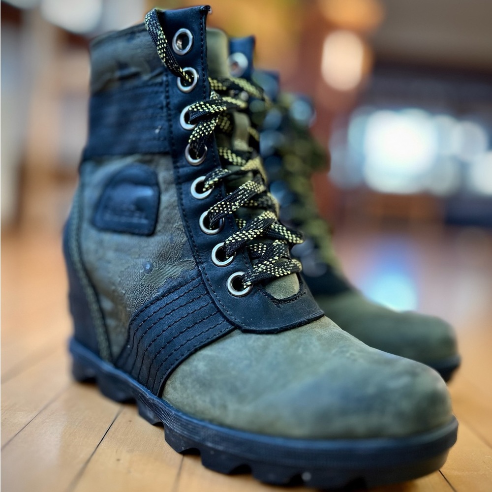 Sorel Joan of Arctic Wedge III Lexie Bootie, size 6.5
